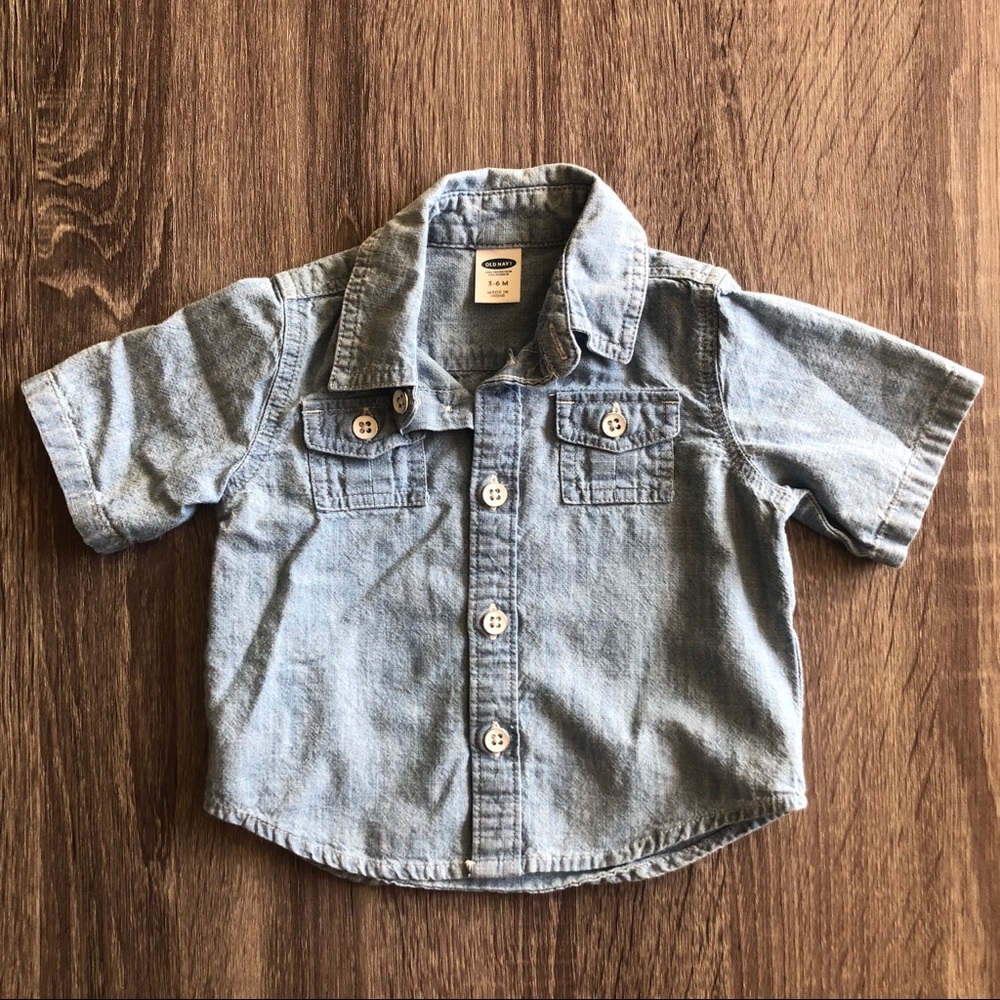 Old Navy Button Down. Size 3-6 months.